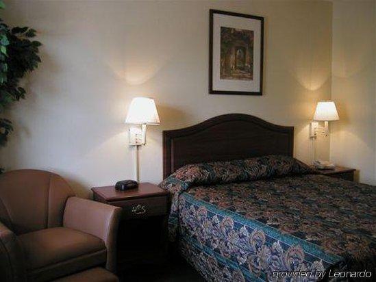 Intown Suites Extended Stay Greensboro Nc - Lanada חדר תמונה