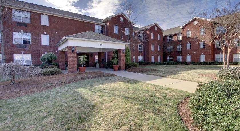 Intown Suites Extended Stay Greensboro Nc - Lanada מראה חיצוני תמונה