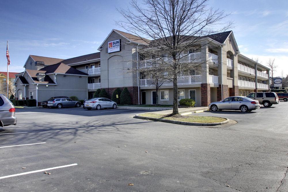 Intown Suites Extended Stay Greensboro Nc - Lanada מראה חיצוני תמונה