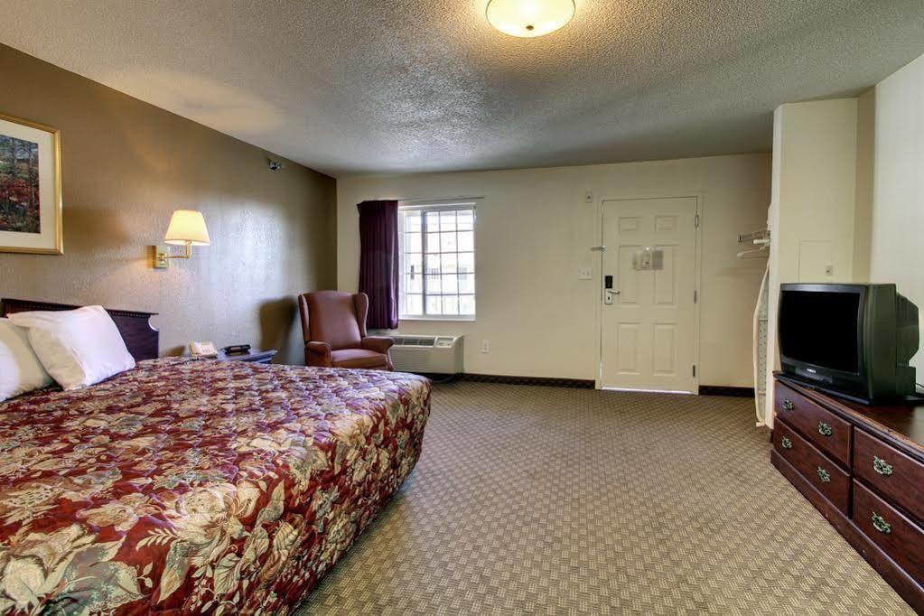 Intown Suites Extended Stay Greensboro Nc - Lanada מראה חיצוני תמונה