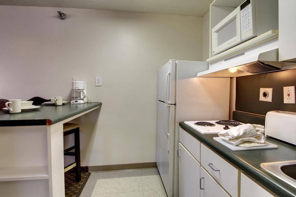 Intown Suites Extended Stay Greensboro Nc - Lanada מראה חיצוני תמונה