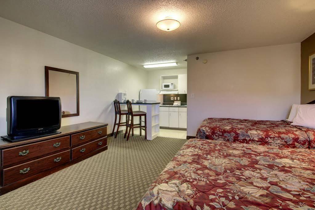 Intown Suites Extended Stay Greensboro Nc - Lanada מראה חיצוני תמונה