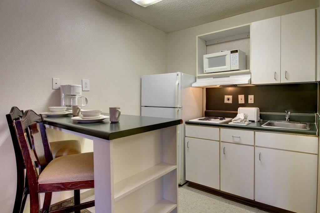 Intown Suites Extended Stay Greensboro Nc - Lanada מראה חיצוני תמונה