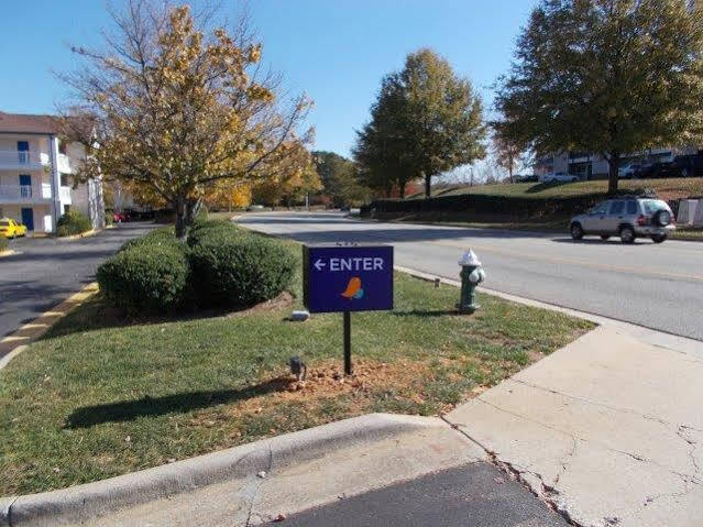 Intown Suites Extended Stay Greensboro Nc - Lanada מראה חיצוני תמונה